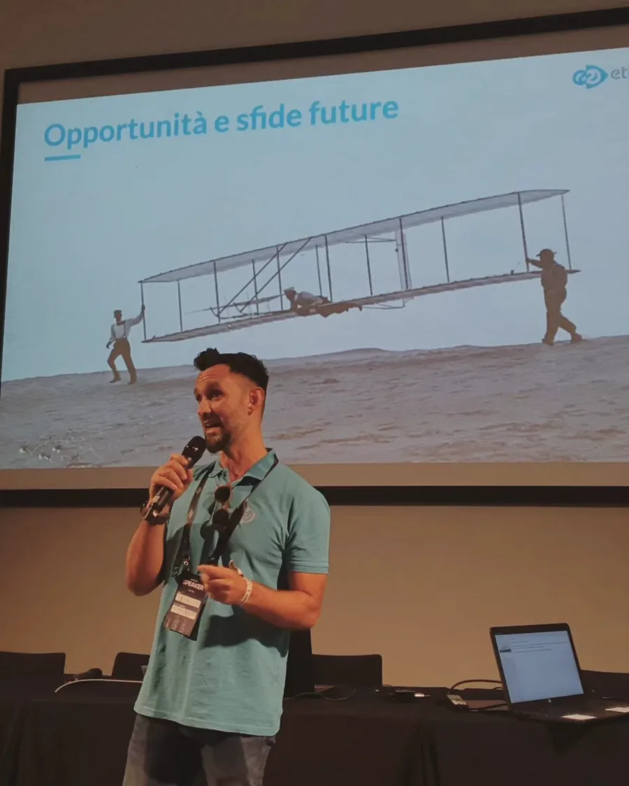 Daniele Della Corte sul palco di EthMilan
